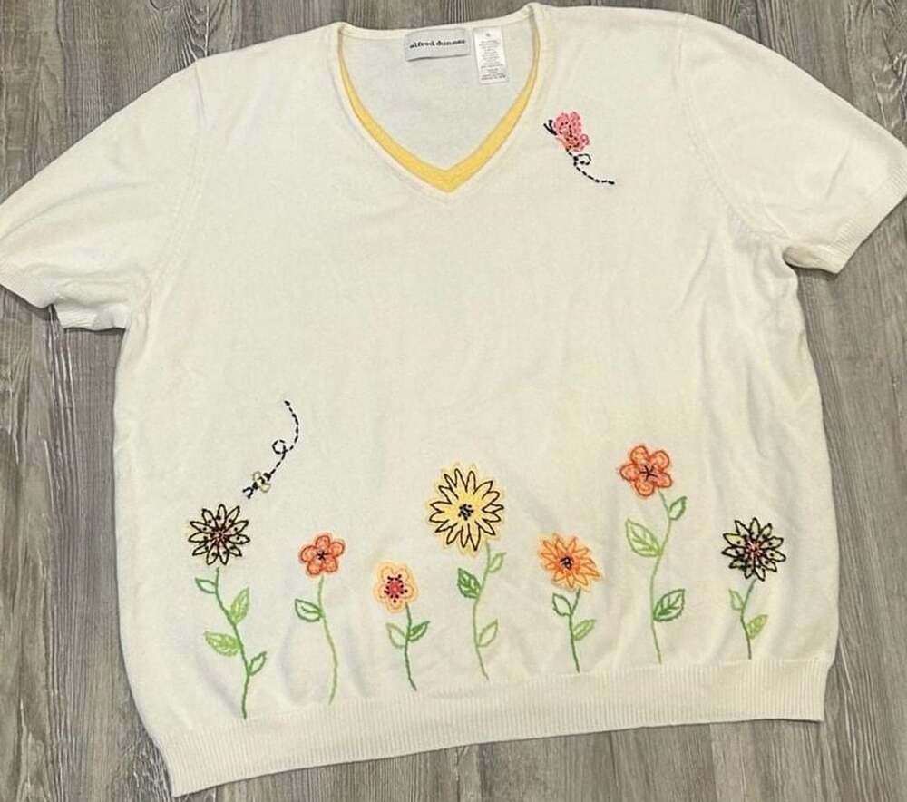 Alfred Dunner Floral Embroidered Short Sleeve V-Neck Knit Sweater XL